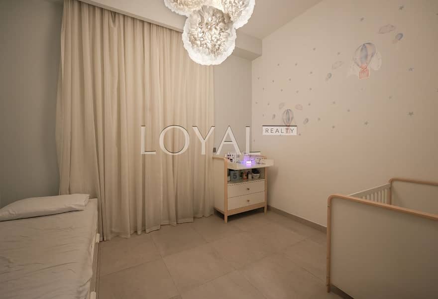 Vacant | Close Kitchen | Upgraded - Image 9