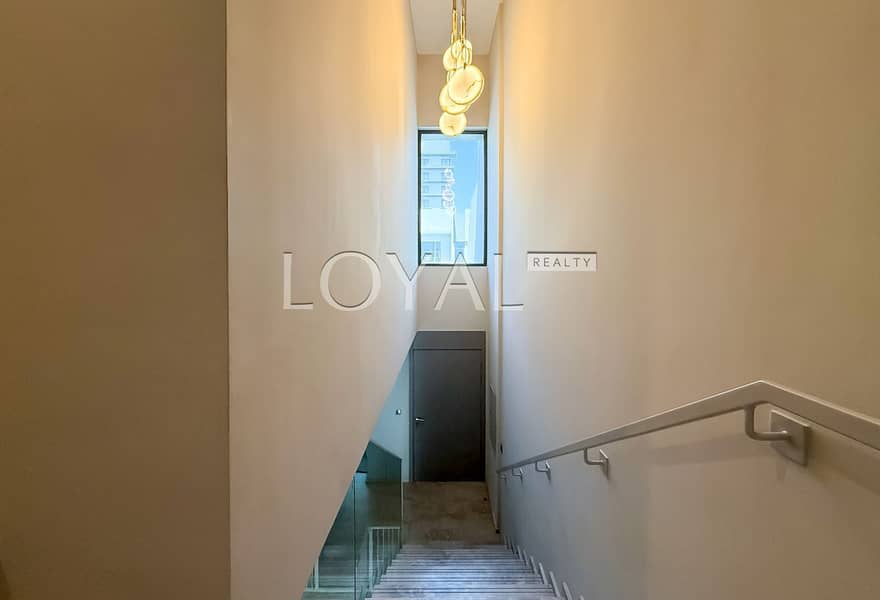 Vacant | Close Kitchen | Upgraded - Image 12