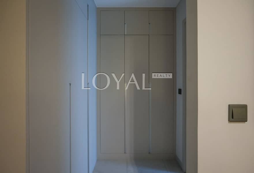 Vacant | Close Kitchen | Upgraded - Image 13