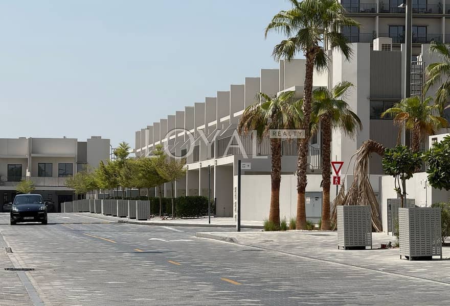 Vacant | Close Kitchen | Upgraded - Image 21