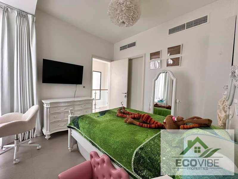 Fullyfurnished 4-Bedroom Villa in Quiet Residential Area - Image 6