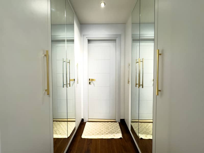 WEROVA - Luxury 1BR with Stunning Marina Views | Fully Furnishes