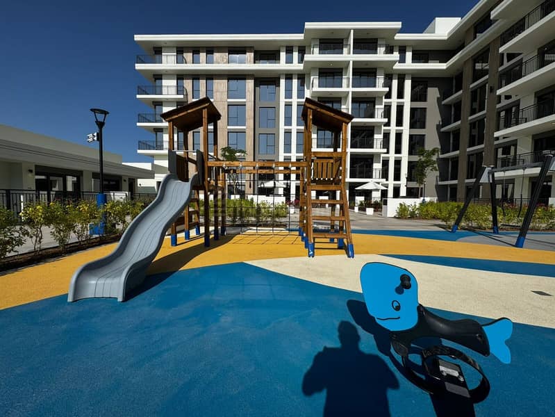 Larger | Vacant | New | Pool View | - Image 11