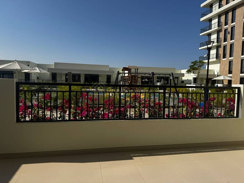 Larger | Vacant | New | Pool View | - Image 14