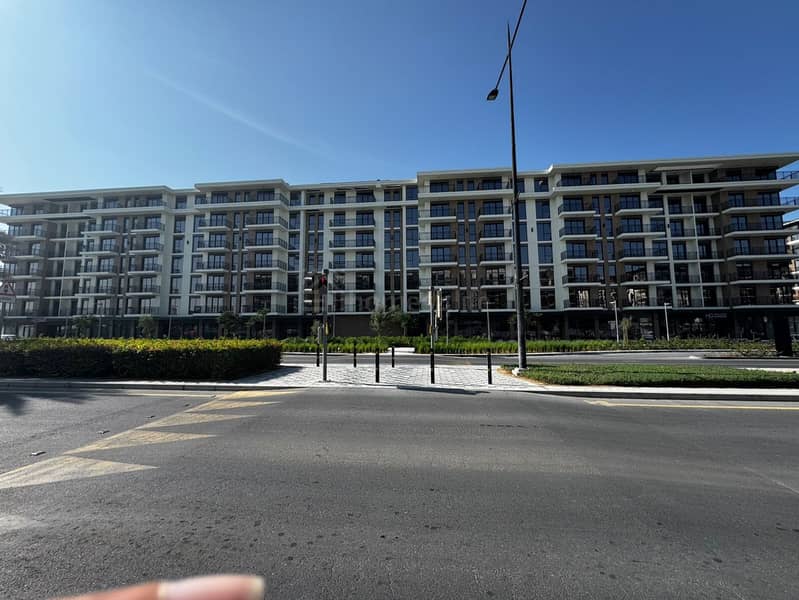 Larger | Vacant | New | Pool View | - Image 15