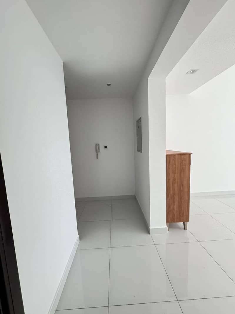 READY TO MOVE IN 2 BEDROOM APARTMENT - Image 7