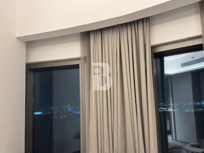 STUNNING CREEK VIEWS |SPACIOUS LAYOUT |HIGH FLOOR - Image 14