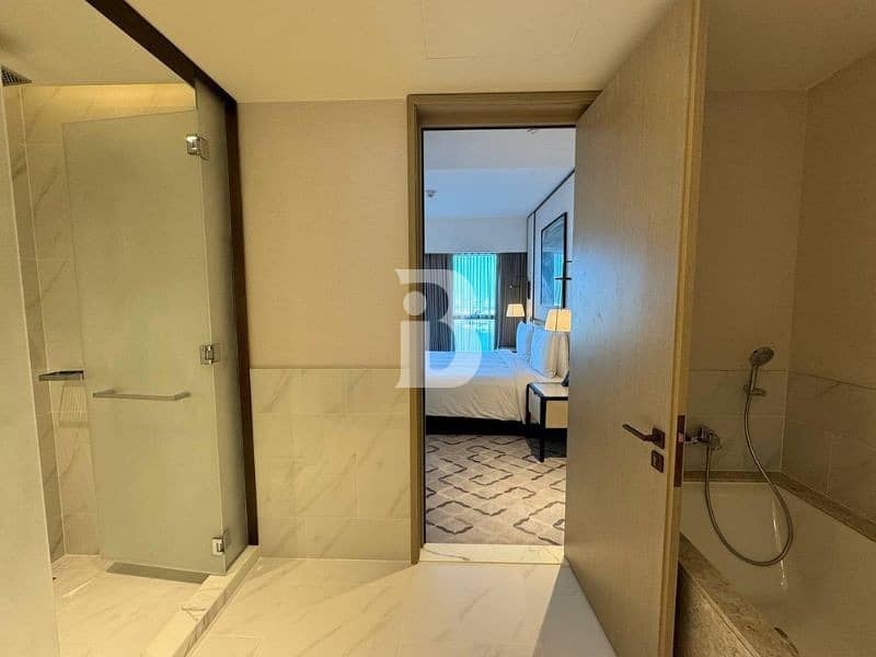 STUNNING CREEK VIEWS |SPACIOUS LAYOUT |HIGH FLOOR - Image 15