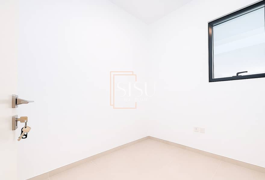 Move in Now | Brand New | 3 min Walk Golden Beach - Image 16