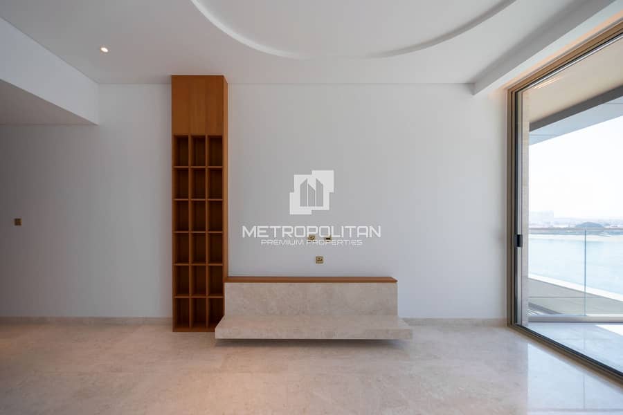 Beachfront Living | Sea View | Vacant