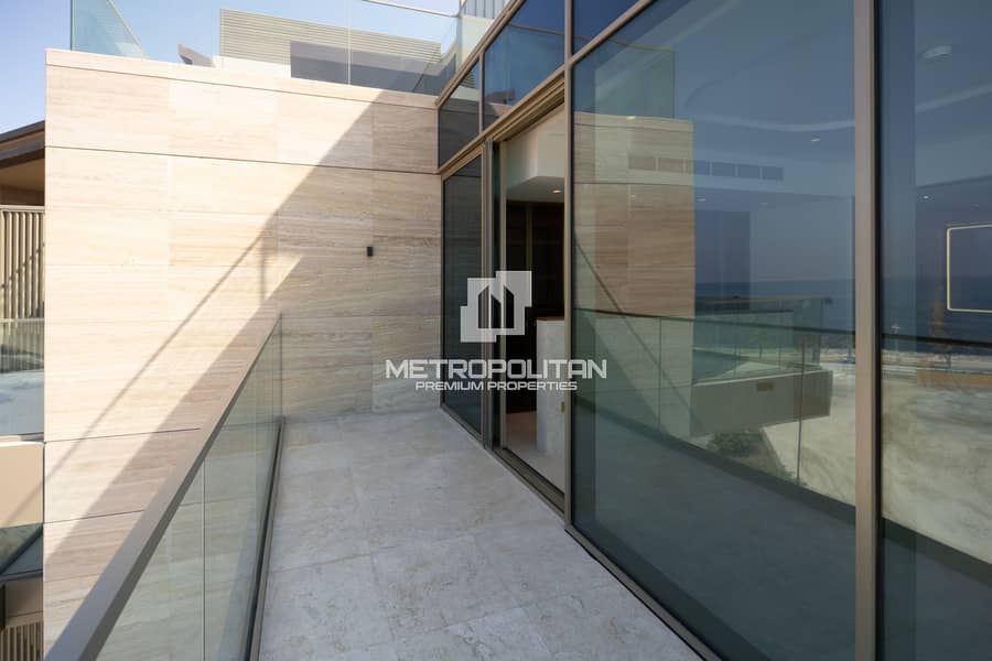 Beachfront Living | Sea View | Vacant - Image 13