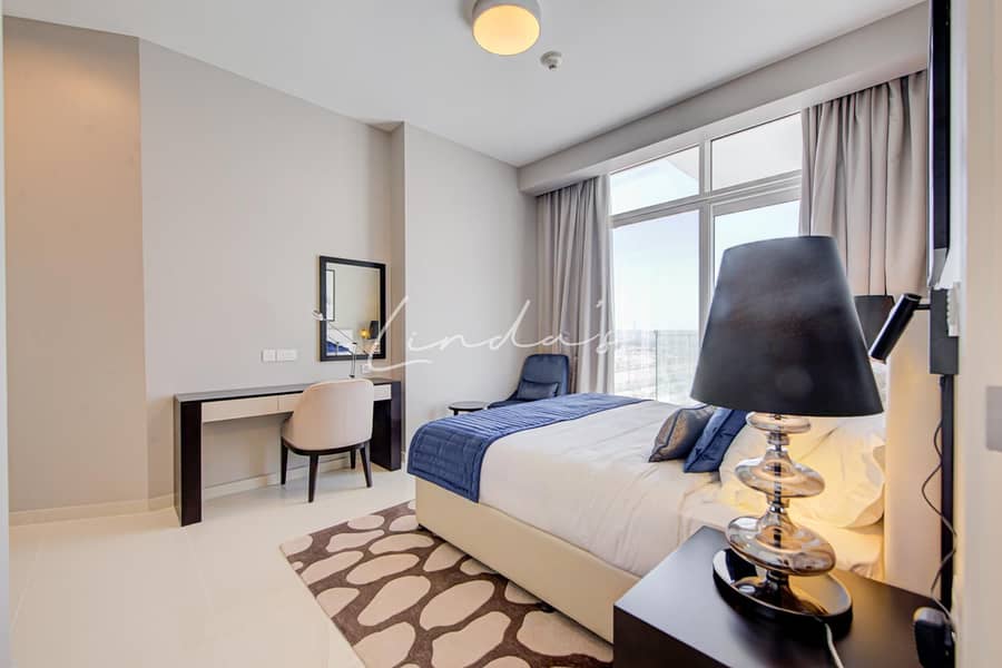 Fully Furnished | Golf View | Spacious Living Area - Image 7