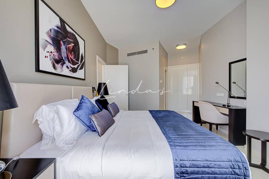 Fully Furnished | Golf View | Spacious Living Area - Image 9