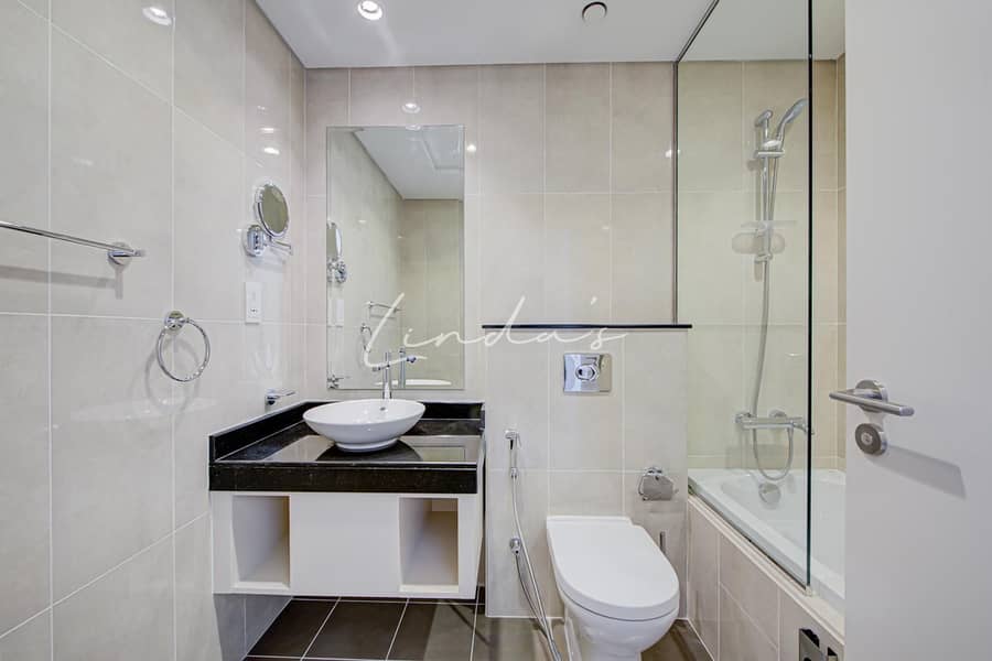 Fully Furnished | Golf View | Spacious Living Area - Image 10