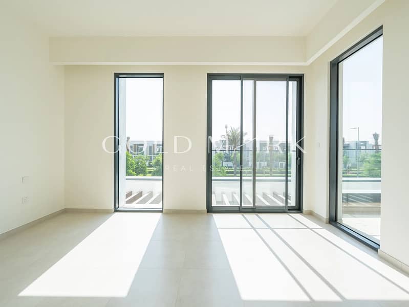 Near Amenities | Modern 4BR | Large Plot