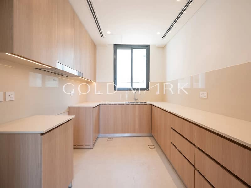 Near Amenities | Modern 4BR | Large Plot