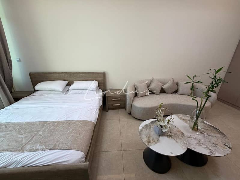 Full Furnished | 12 Cheuqes | Vacant | Spacious - Image 11