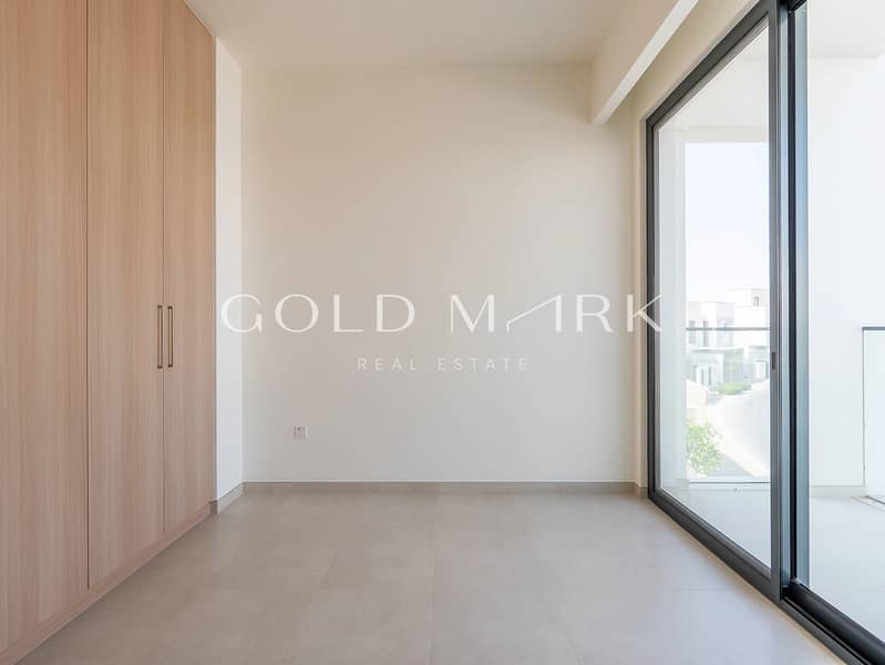 Near Amenities | Modern 4BR | Large Plot