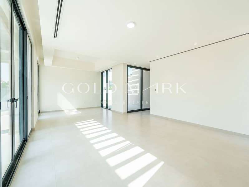 Near Amenities | Modern 4BR | Large Plot