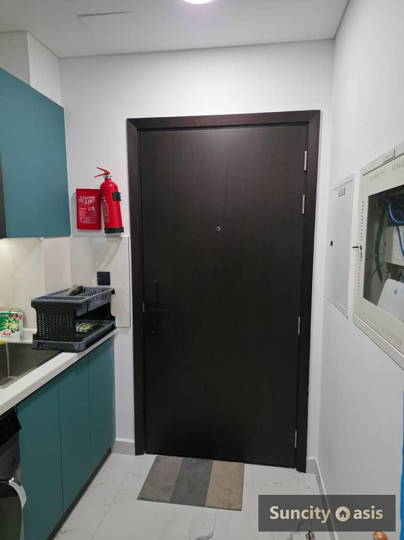 Fully Furnished | Private Pool | Luxurious Living - Image 7