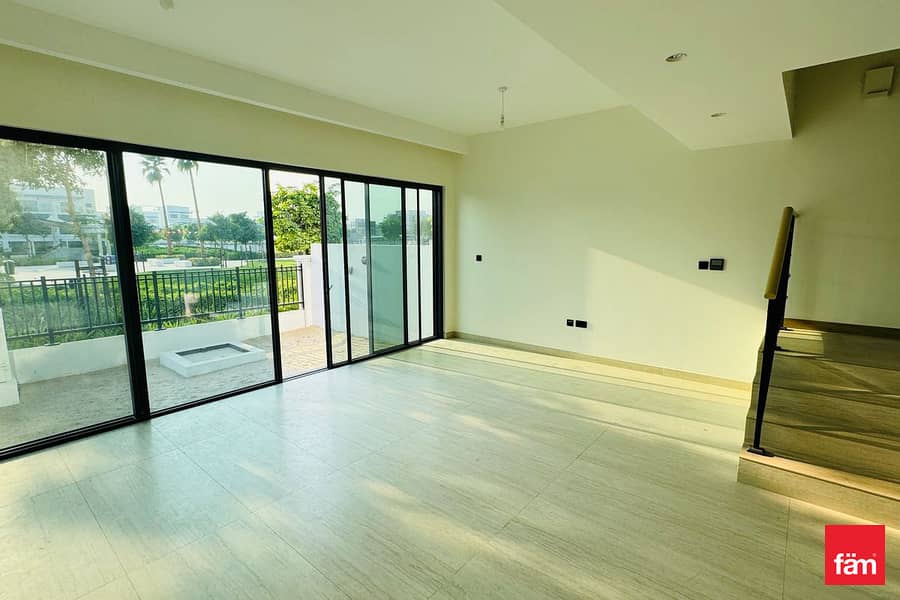 Greek Inspired | Single Row | Lagoon Access