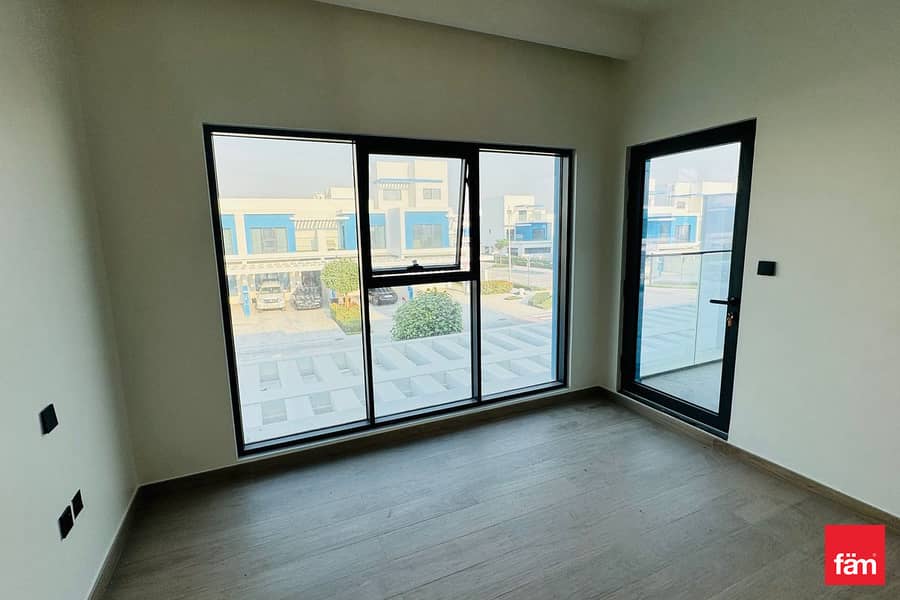 Greek Inspired | Single Row | Lagoon Access