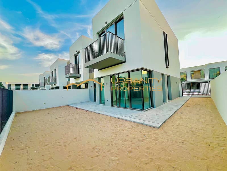 Spacious 4 BR Villa in Dubai with Community Swimming Pool and Gym