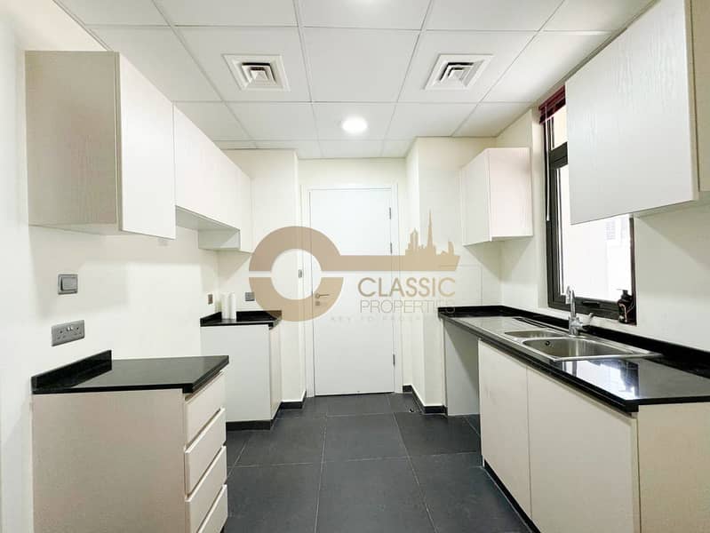 Spacious 3BR | Closed Kitchen | R2M Layout