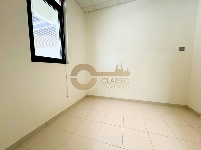 Spacious 3BR | Closed Kitchen | R2M Layout - Image 11