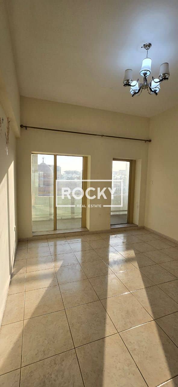 1 BR with Pool, Gym, Sauna in Bur Dubai