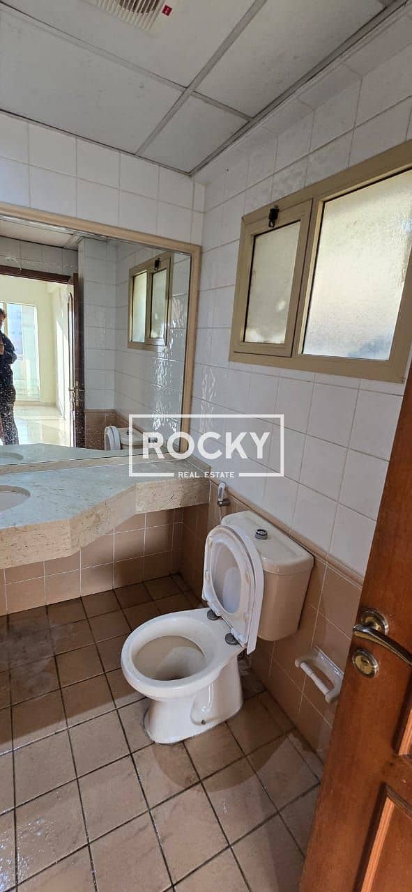 1 BR with Pool, Gym, Sauna in Bur Dubai - Image 11