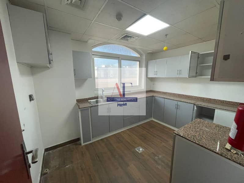 3 BHK + Maid Room | Fully Renovated | Vacant - Image 7