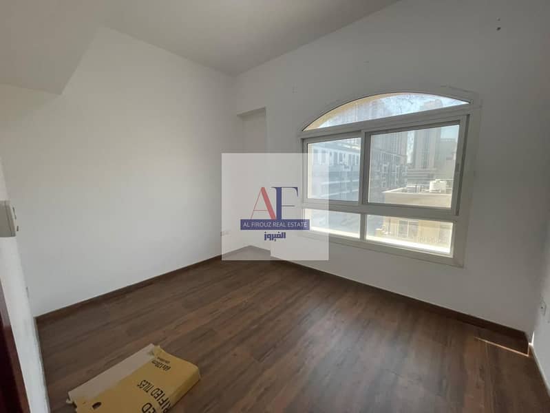 3 BHK + Maid Room | Fully Renovated | Vacant - Image 11