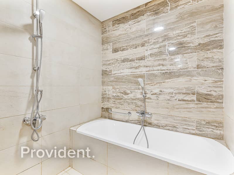 Luxury 1-Bedroom | Sea View | Fully Furnished - Image 8