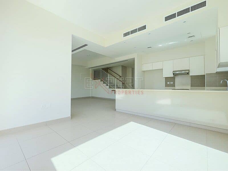 Spacious 5-Bed Villa | Garden & Balcony | Ideal for Families