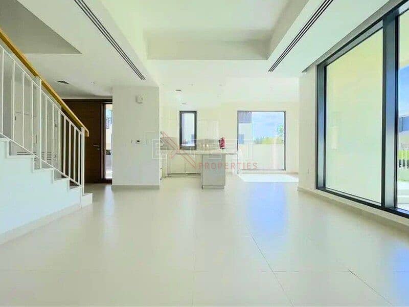 Spacious 5-Bed Villa | Garden & Balcony | Ideal for Families