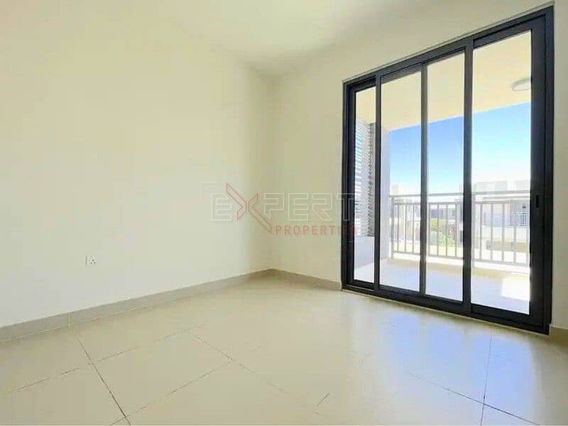 Spacious 5-Bed Villa | Garden & Balcony | Ideal for Families - Image 6