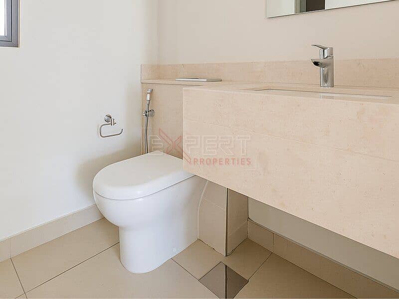 Spacious 5-Bed Villa | Garden & Balcony | Ideal for Families - Image 11