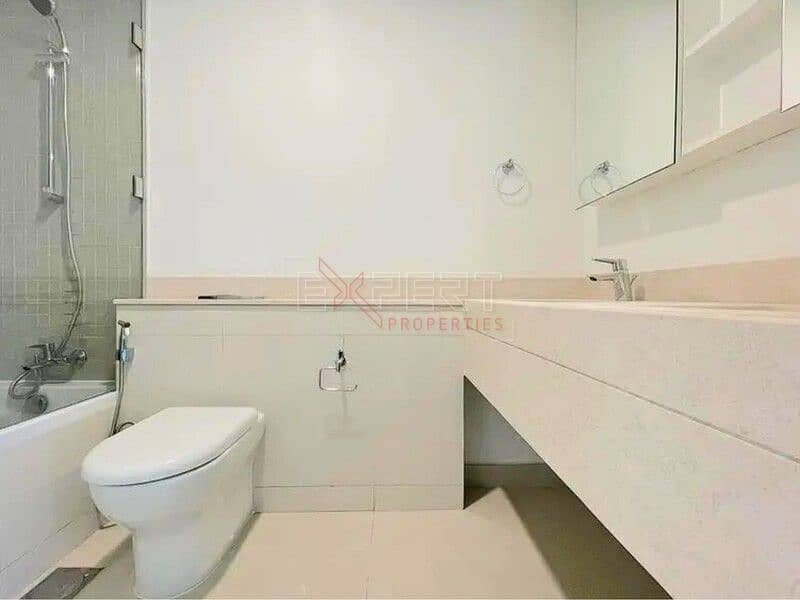 Spacious 5-Bed Villa | Garden & Balcony | Ideal for Families - Image 12