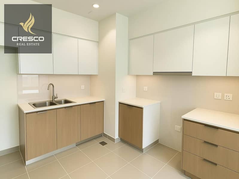 Pool View | Multiple Checks | Spacious - Image 6