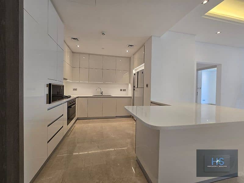 Upgraded | Full Sea View | Modern Living | Vacant - Image 9