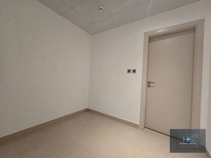 Upgraded | Full Sea View | Modern Living | Vacant - Image 10