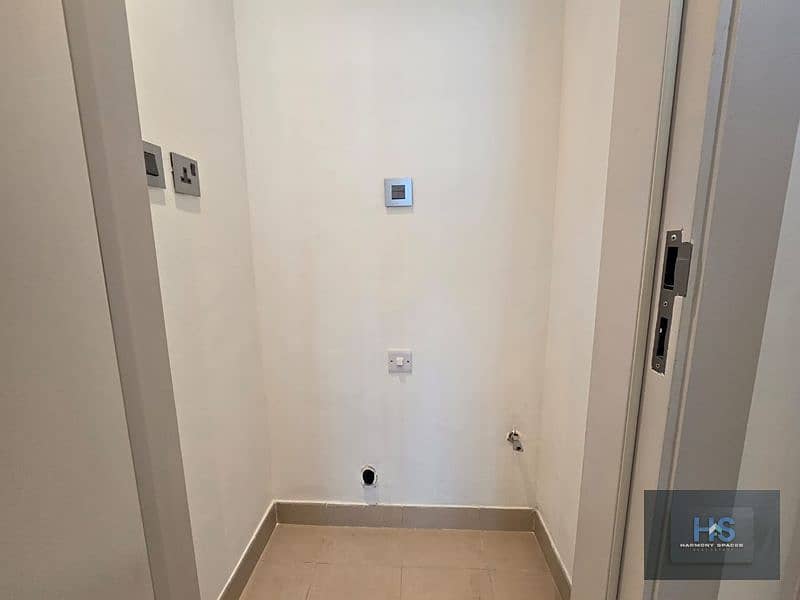 Upgraded | Full Sea View | Modern Living | Vacant - Image 11