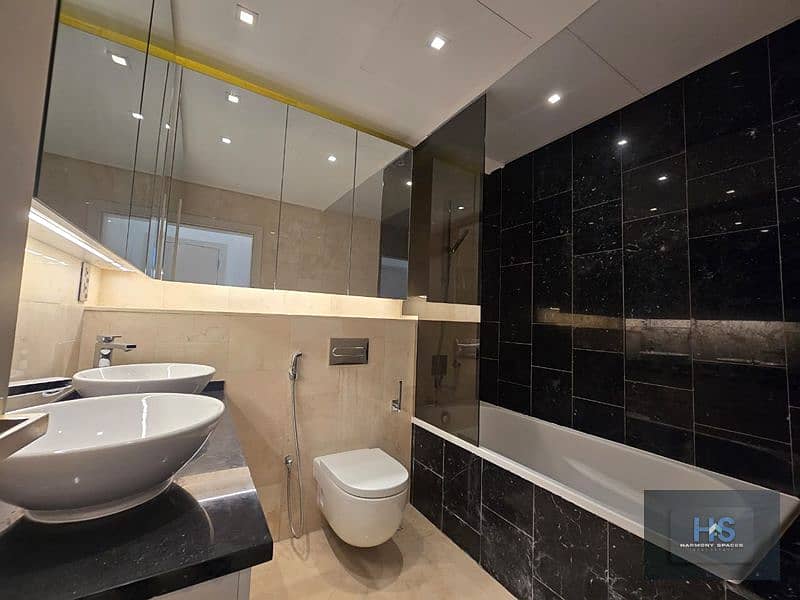 Upgraded | Full Sea View | Modern Living | Vacant - Image 12