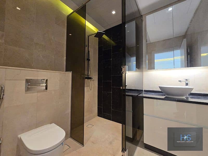 Upgraded | Full Sea View | Modern Living | Vacant - Image 13