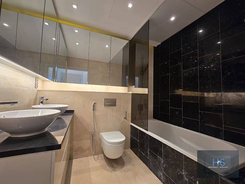 Upgraded | Full Sea View | Modern Living | Vacant - Image 15