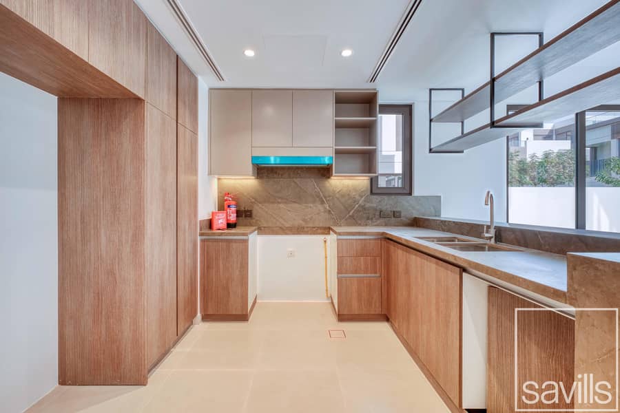 Internal | Open Kitchen | Entertainment Sky Suite - Image 7