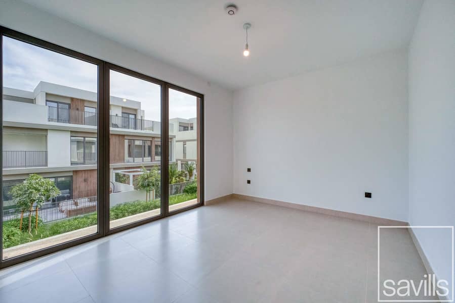 Internal | Open Kitchen | Entertainment Sky Suite - Image 10