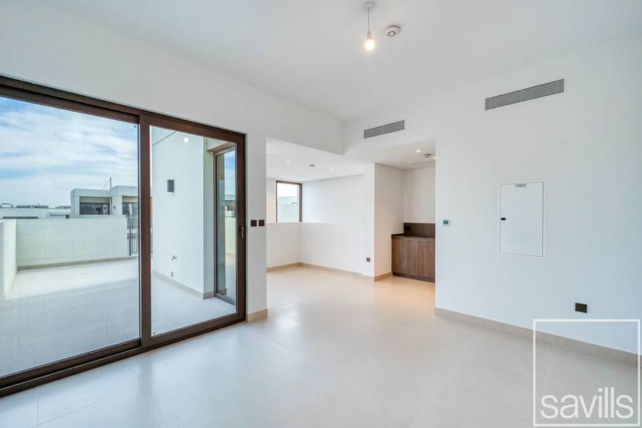 Internal | Open Kitchen | Entertainment Sky Suite - Image 11