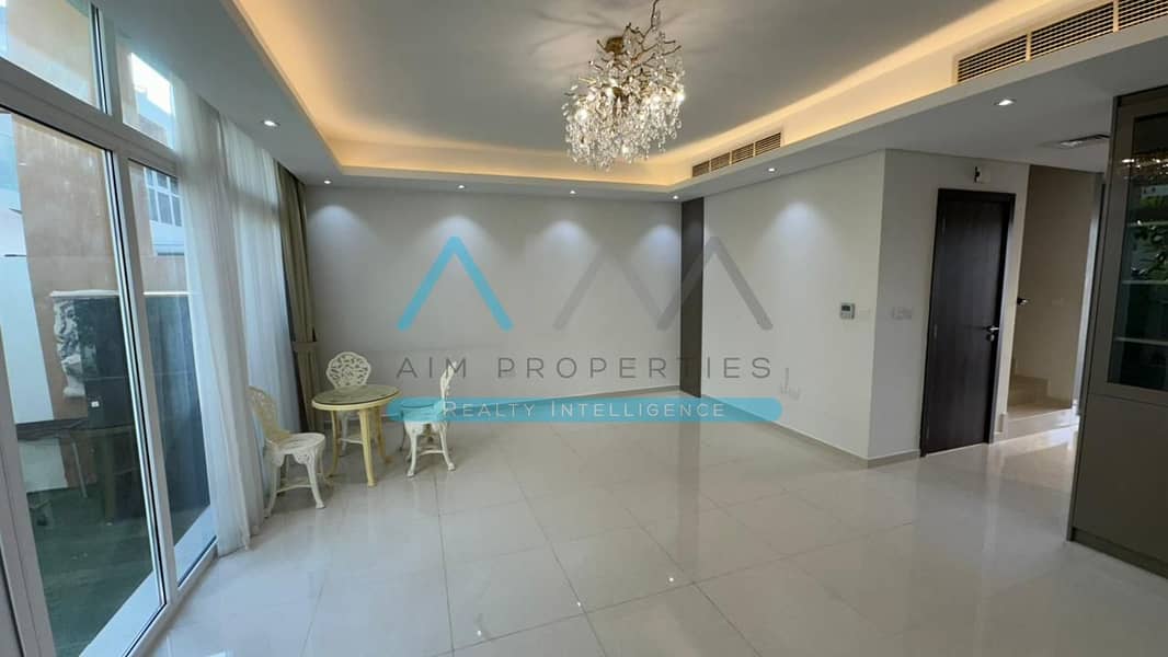 **Exquisite 3-Bedroom Luxury Villa , Terrace & Grand Garden**